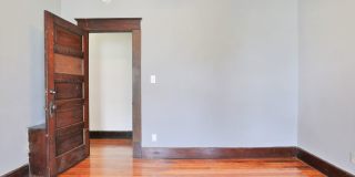 4 Bedroom , 2 Bath Newly Renovated house - Right off of High St Gallery 20
