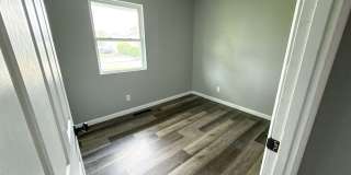 Updated 3 Bed Home with Trendy Interior Finishes & Huge Yard in South Columbus Gallery 6