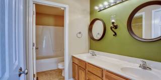 Beautiful Prairie Fields Townhouse — 3 Bed / 2.5 Bath + Loft Gallery 9