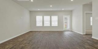 Room in 5 Bedroom Home at Bethpage Dr Gallery 7