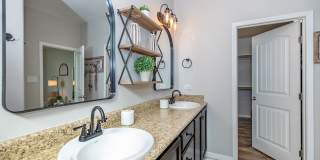 4 BEDROOM POOL & SOLAR HOME! Gallery 24