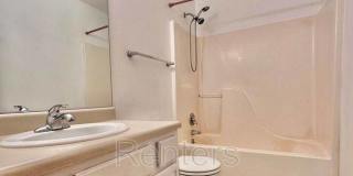 2048 Walnut Street Gallery 24