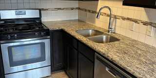 Updated 3 Bed 1.5 Bath Townhome with basement. Gallery 1