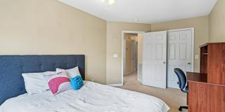 Room in 3 Bedroom Home at Ivory Run Way Gallery 12