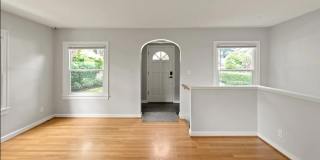 Charming Cottage in First Addition in Lake Oswego! Gallery 7