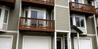 3 Story ~ 3 Bed/3 Bath Townhome in Parkview Village! Gallery 1