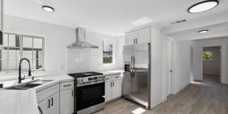 Stunning Luxury 2BR with Wraparound Deck in Downtown Palo Alto Gallery 10