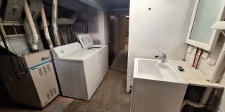 AVAILABLE June 1st - 6 Bedroom, 2 Bath House with Garage Gallery 19