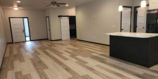 Three bedroom two bath w/ triple garage Gallery 4
