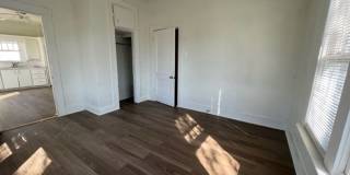 1917 S 15th Street Gallery 12
