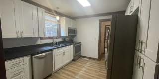 Great location in the heart of Bloomington! 5 Bedrooms Great location in the heart of Bloomington! 5 Bedrooms Gallery 30