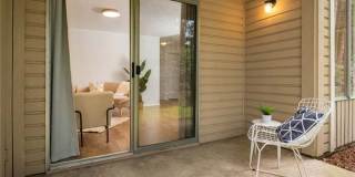 Beautiful 2 bed with private patio and outdoor space Gallery 17