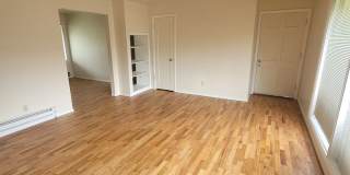 Charming 3BD/1BA located within walking distance to Friendly/College Hill neighborhood Market of Choice! Gallery 5