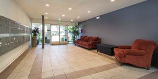 Tarzana Courtyard - Senior Housing Gallery 4