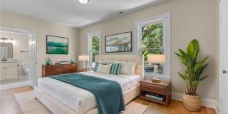 1611 McDaniel Street Gallery 23