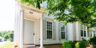 Peaceful 3-Bed, 2-Bath End Unit Townhome in Powell Place Gallery 1