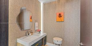 5959 Collins Ave Gallery 24