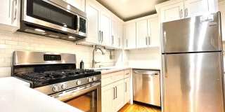 Cozy and Sunlit 1 bed 1 Bath! Gallery 4