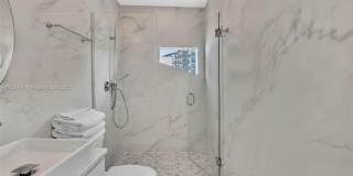 1044 NW N River Gallery 39