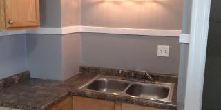 Beautiful 2 bedroom 1 bathroom house with fenced backyard Gallery 1