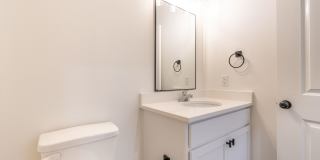 Forest Ave - Luxury Off-Campus Housing! Gallery 22