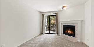 Modern 2-Bedroom Condo in Shoreline with Stylish Finishes Gallery 16