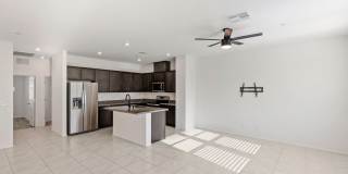 LIKE NEW 3 BEDROOM TOWNHOME Gallery 18