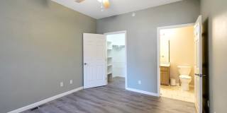 Stunning 2 Bedroom 2 Bathroom condo In Aurora with a garage! Gallery 17