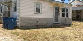 Comfortable Sweetwater Retreat: 2-Bed Home with Fenced Yard & Bonus Storage! Gallery 1