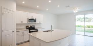 Like new 3/2.5 Townhome Gallery 9