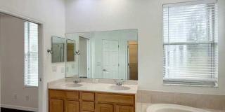 9512 Greenpointe Drive Gallery 66