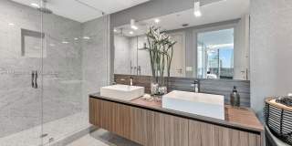1000 Brickell Avenue Gallery 6
