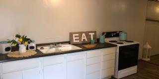 1 bedroom with 1 bath with a single garage, downstairs unit for rent ! Gallery 1