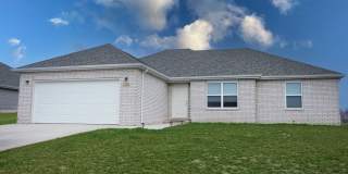 3 Bedroom Home in Monett Gallery 1