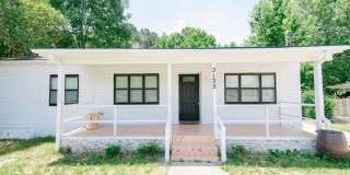 3 Bedroom Home with Spacious Back yard Close to NCSU! Gallery 1