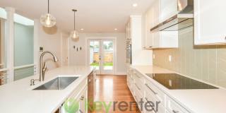 Stylish Four Bedroom Home with Hardwood Floors and Outdoor Space Gallery 5