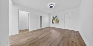 1600 W. 5th St. Gallery 28