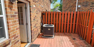 MOVE-IN READY! 2BR Townhome in Clintonville near OSU – W/D, Parking, Pet Friendly Gallery 33