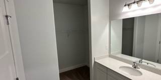 Gorgeous Condo! Gallery 27