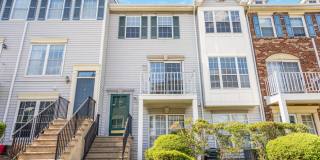 Spacious Newly Rennovated 2 Bedroom House with 2.5 Bath Gallery 32