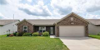 3BR/2BA Home with Two Car Garage, Fenced Back Yard For Rent in Jeffersonville! Gallery 1