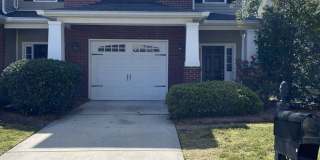 AVAILABLE NOW! End-Unit Townhouse in Pennington Square Gallery 1