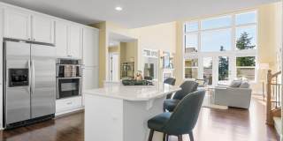 Wonderful, bright 4-bdrm/2.5-bath home. Lovely garden, deck views, great location Gallery 10