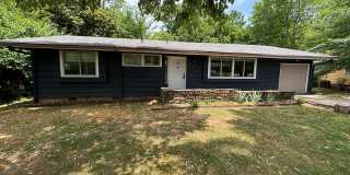 Stylish 3 Bedroom Home with Private Yard Near the University! Gallery 1