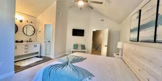 235 Pelican Place Gallery 13