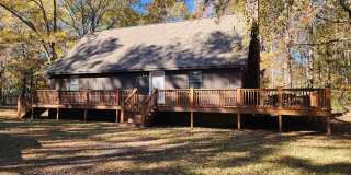 Home Located in Hamilton, Close to Lake Harding! Gallery 1