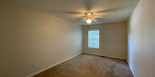 Foxchase Subdivision! END UNIT CLOSE TO COMMUNITY POOL Gallery 14