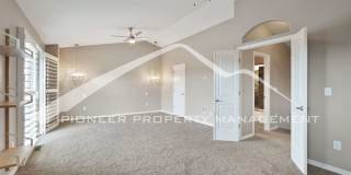Stylish Townhouse 2bed / 2bath, 2 car garage and AC in Gated Community Near Powers Corridor Gallery 15