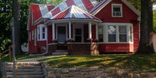 CANDY STRIPE HOME! 4 BD/2 BA Gallery 1