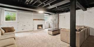 Spacious 4 Bedroom Omaha Home Ready for Rent! Gallery 21